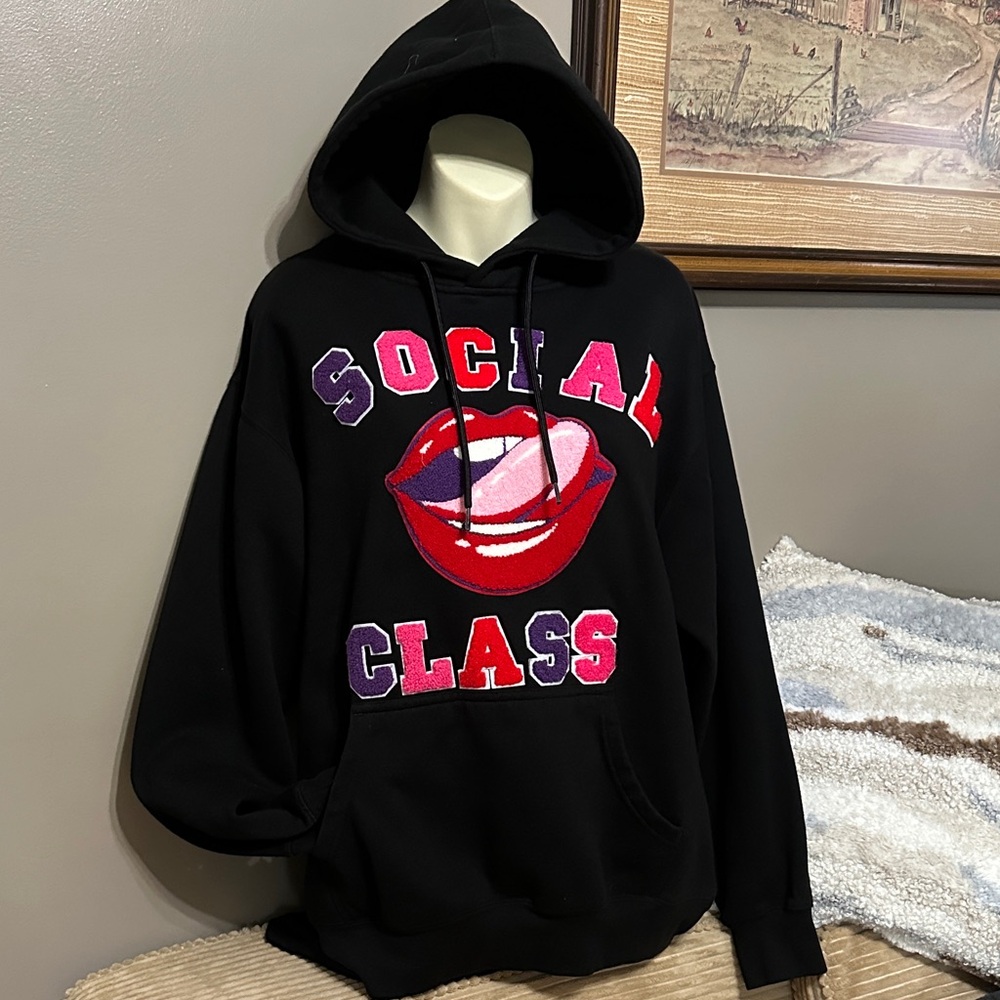 SOCIAL CLASS Black Graphic Hoodie size medium